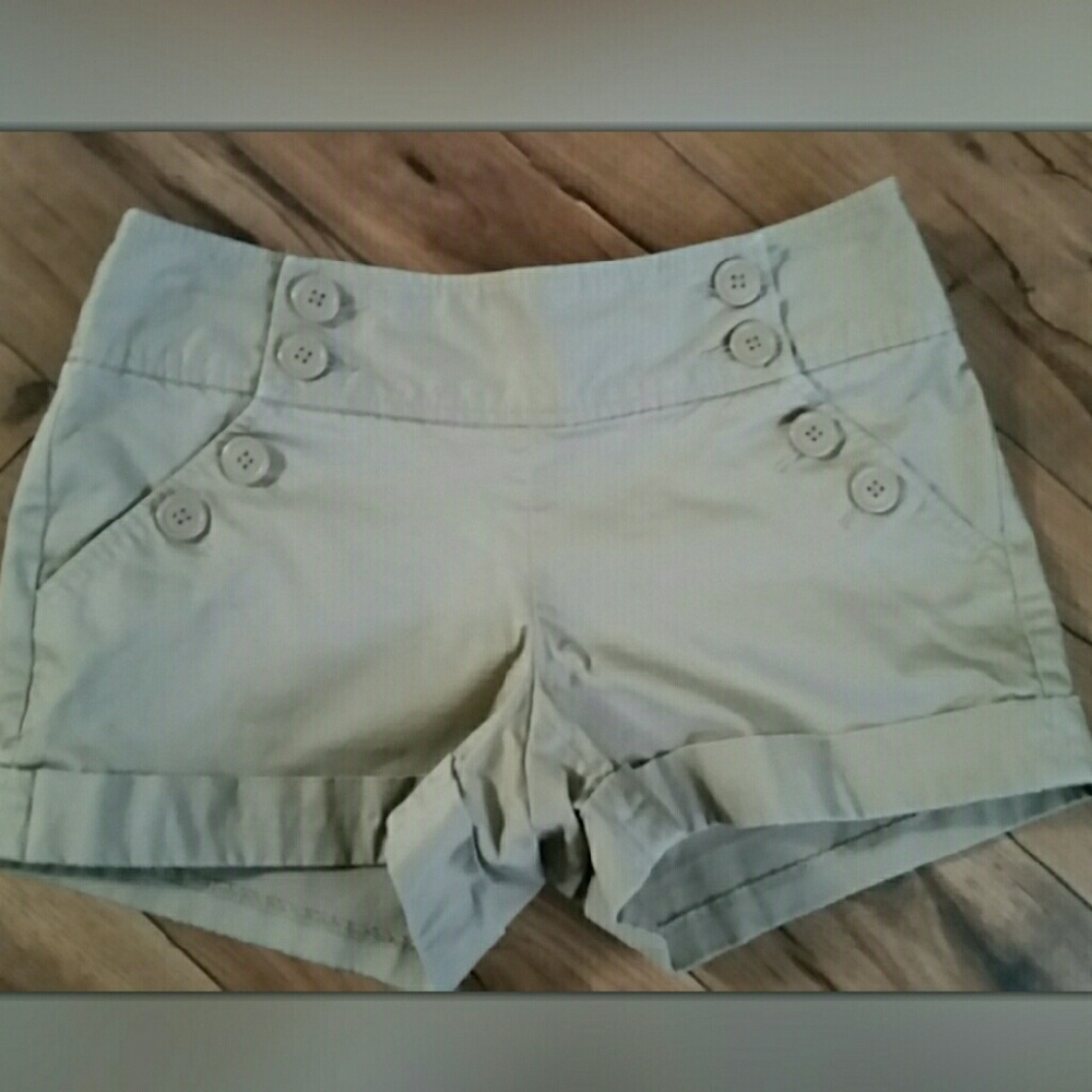 Women’s Banana Republic Khaki Sailor Style Button Front Shorts 0
